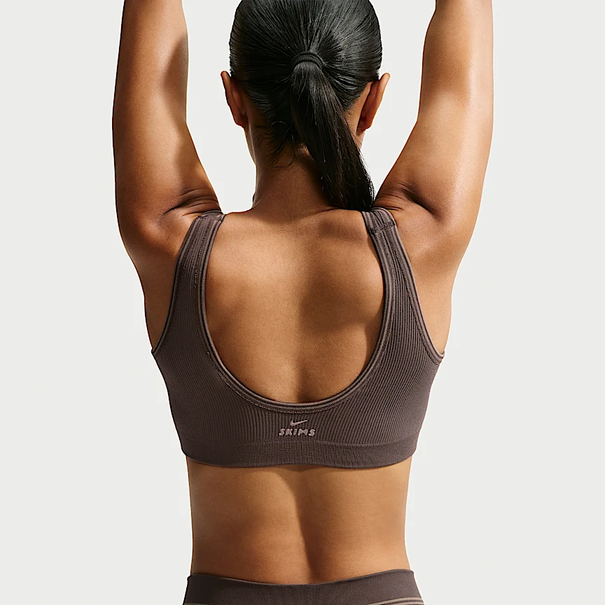 NIKE NikeSKIMS Ribbed Seamless — Women's Maikurosukupu Bra - Image 2