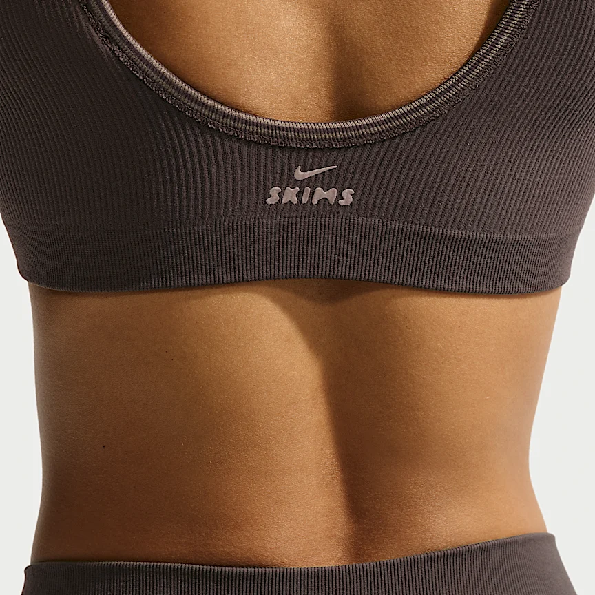 NIKE NikeSKIMS Ribbed Seamless — Women's Maikurosukupu Bra - Image 6