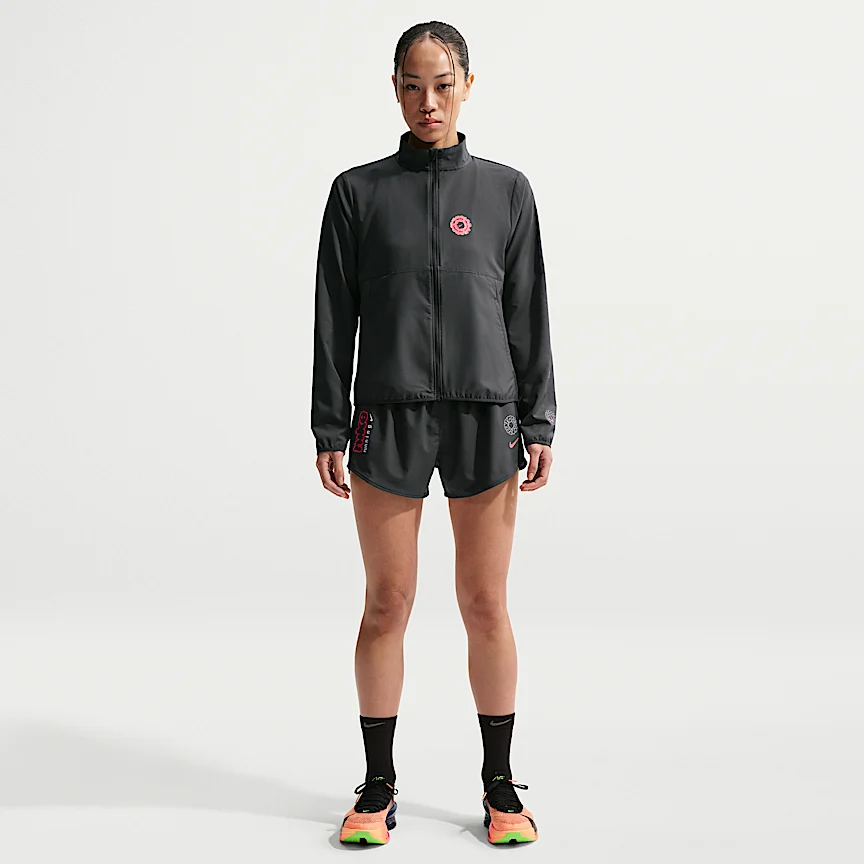NIKE ワン — ウィメンズ Dri-FIT ミッドライズ 8cm ランニングショートパンツ(インナー付き)