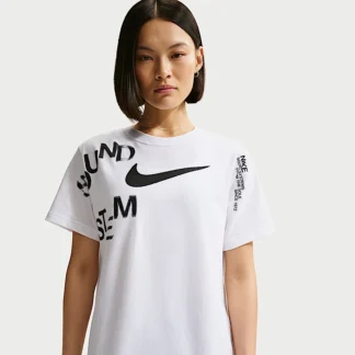 NIKE スポーツウェア クラシック — ウィメンズ オーバーサイズド Tシャツ