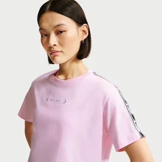 NIKE スポーツウェア クラシック — ウィメンズ ルーズ クロップド Tシャツ