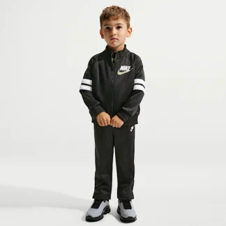 NIKE スポーツウェア イン ザ ゾーン — ベビー Dri-FIT ツーピース オーバーサイズ トラックセットアップ