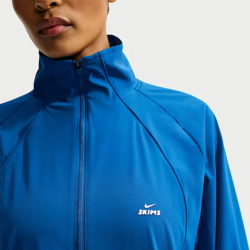 NIKE NikeSKIMS Stretch Nylon — ウィメンズ オーバーサイズド ジャケット - Image 6