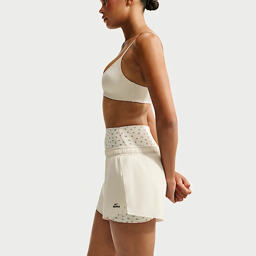 NIKE NikeSKIMS Stretch Nylon — ウィメンズ ランナーショートパンツ - Image 4
