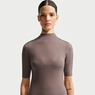 NIKE NikeSKIMS Weightless — ウィメンズ ショートスリーブ Tシャツ