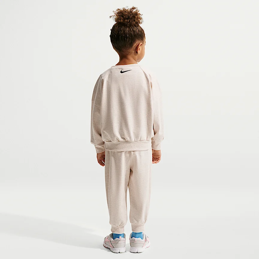 NIKE E1D1 — ベビー フレンチテリー ツーピース グラフィック クルー セットアップ - Image 7