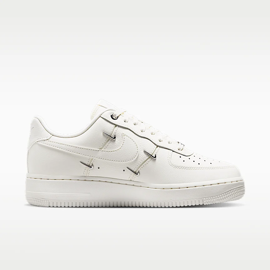 NIKE エア フォース 1 ‘07 LV8 — ウィメンズシューズ - Image 3