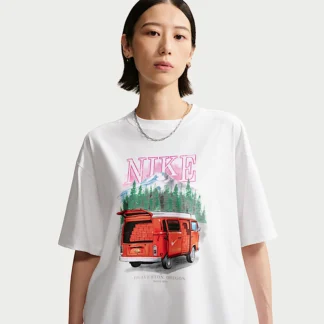 NIKE スポーツウェア クラシック — ウィメンズ オーバーサイズド Tシャツ