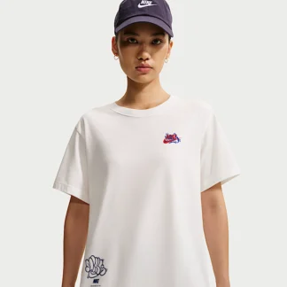 NIKE スポーツウェア クラシック — ウィメンズ オーバーサイズド Tシャツ