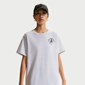 NIKE スポーツウェア クラシック — ウィメンズ オーバーサイズド Tシャツ
