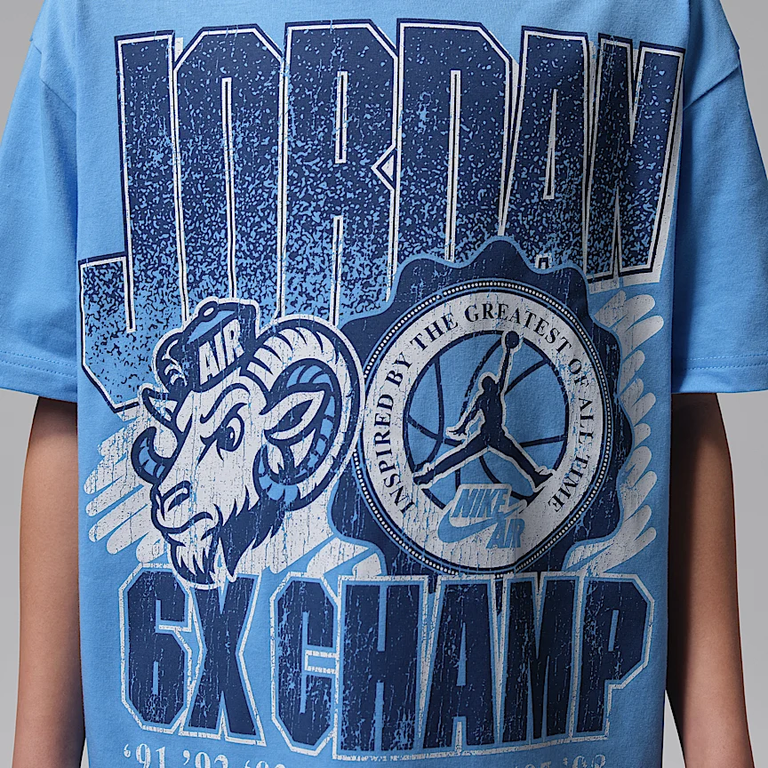 NIKE ジョーダン — ジュニア AJ11 ユニバーシティブルー レトロ GOAT Tシャツ - Image 4