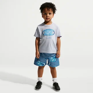 NIKE スポーツウェア クラブ — ベビー ツーピース フローティー Tシャツ アンド ショートパンツ セットアップ