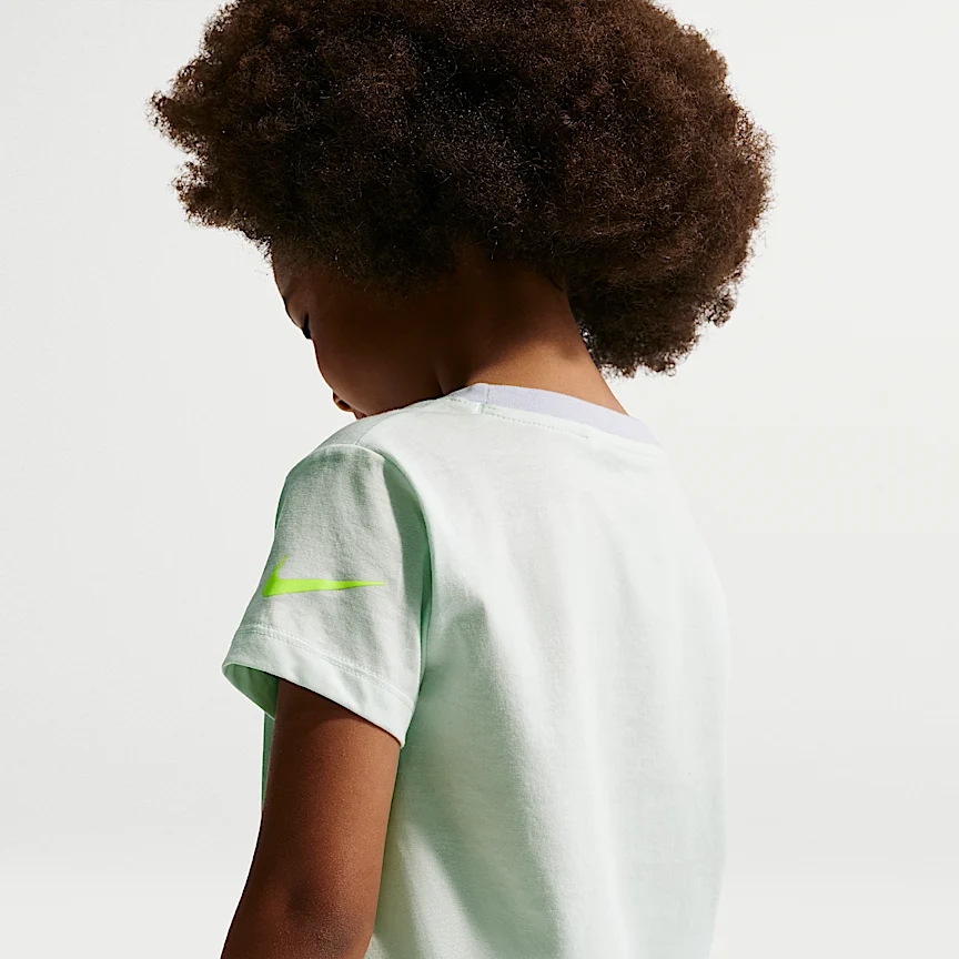 NIKE — リトルキッズ Dri-FIT Tシャツ アンド クロスオーバー ショートパンツ セット - Image 3