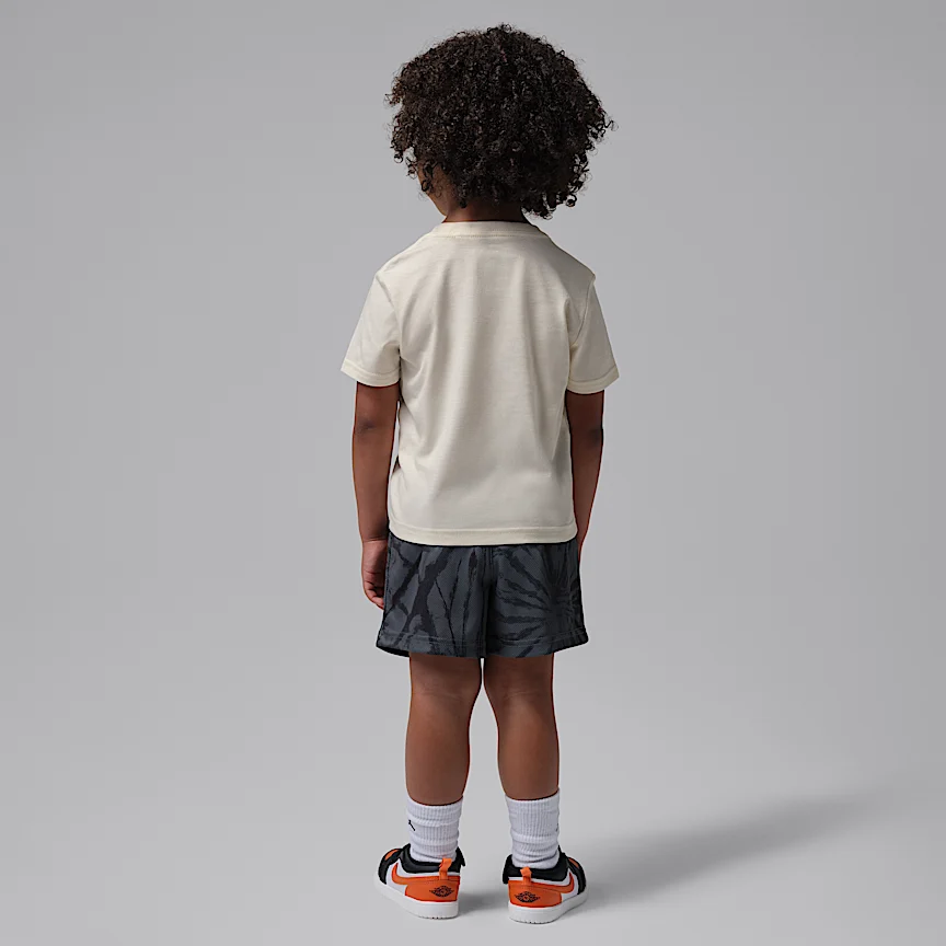 NIKE Jordan — Baby Two-Piece Fesutibaru Taidai Shorts Setto - Image 2