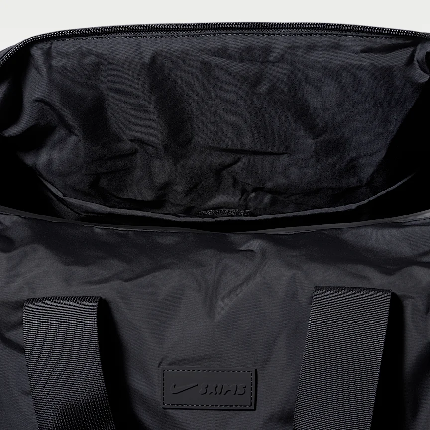 NIKE NikeSKIMS — ウィメンズ パファー ジムバッグ - Image 6