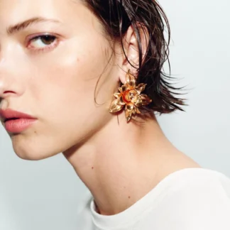 ZARA EMBOSSED FLOWER BUTTON EARRINGS