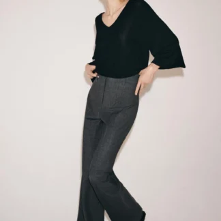 ZARA FLOWING V-NECK KNIT TOP