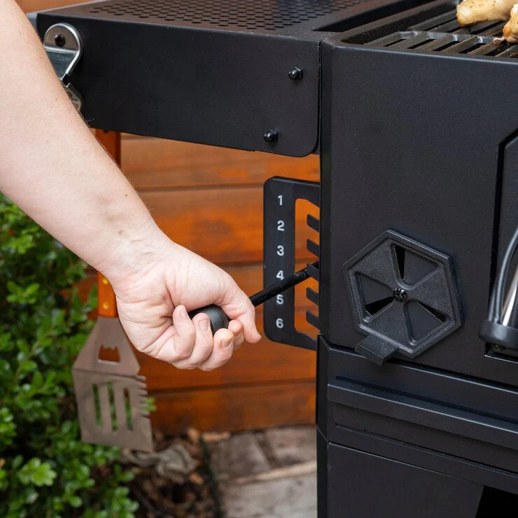 COSTCO Masterbuilt 36 inch Charcoal Wagon Grill - Image 4
