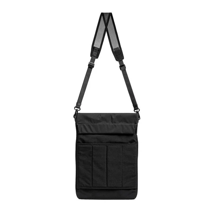 COSTCO bitplay / Essential 16-inch Laptop Sling / Black - Image 2