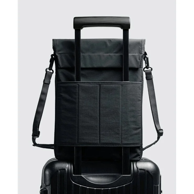 COSTCO bitplay / Essential 16-inch Laptop Sling / Black - Image 5