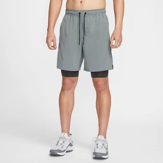 NIKE アンリミテッド — メンズ Dri-FIT 18cm 2イン1 バーサタイル ショートパンツ
