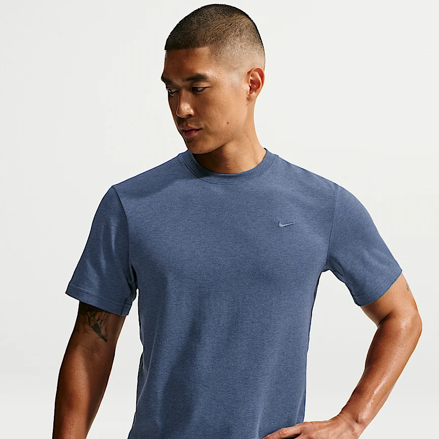 NIKE Dri-FIT プライマリー — メンズ トレーニング Tシャツ