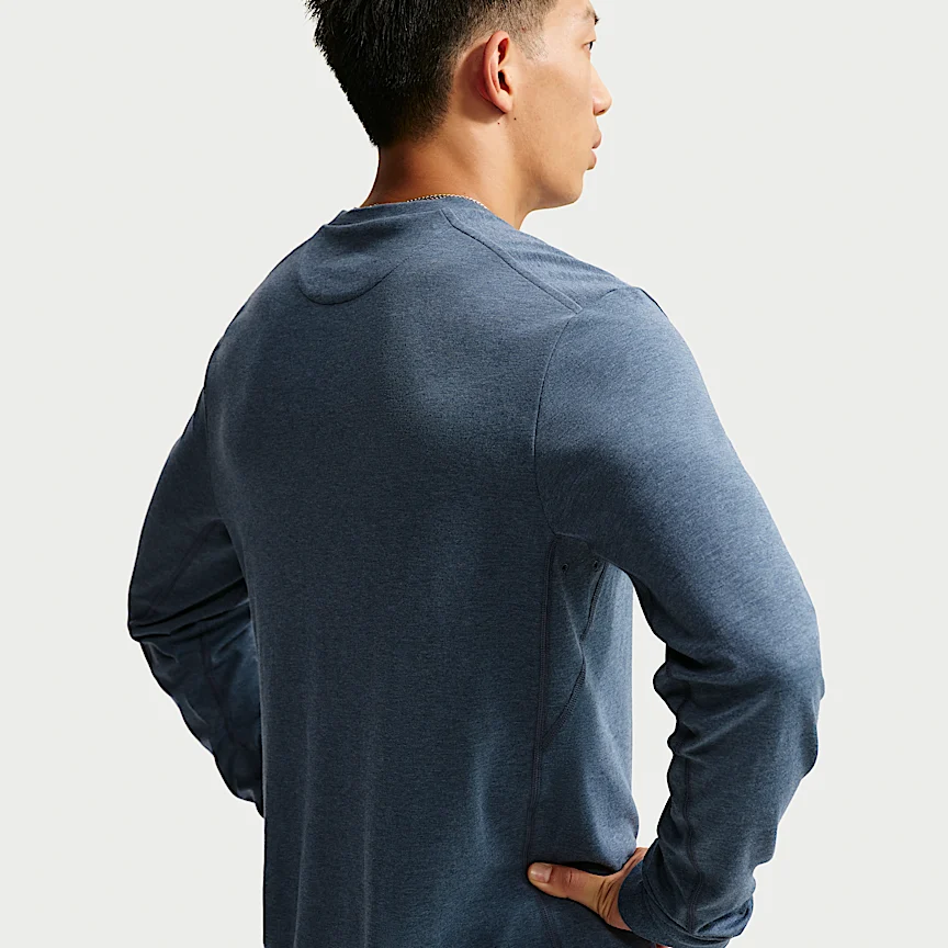 NIKE プライマリー — メンズ Dri-FIT ロングスリーブ バーサタイル トップ - Image 2