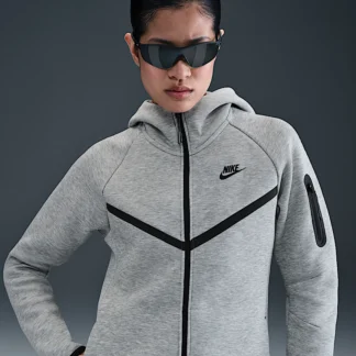 NIKE スポーツウェア テック フリース ウィンドランナー — ウィメンズ フルジップ パーカー