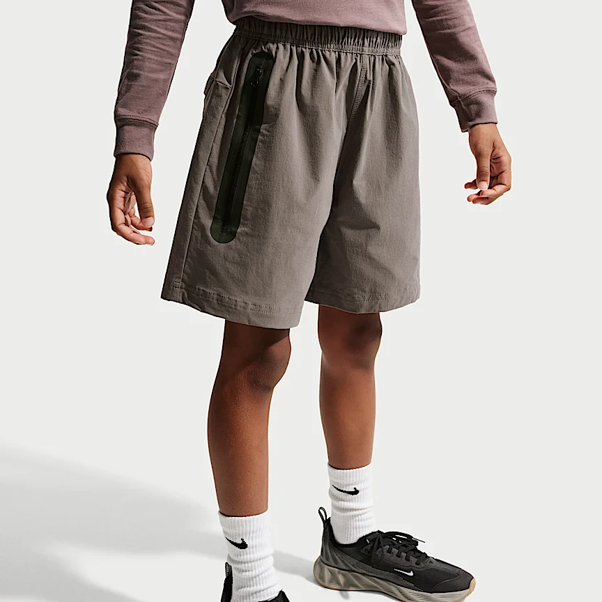 NIKE スポーツウェア テック — ジュニア (ボーイズ) ウーブン ショートパンツ - Image 2
