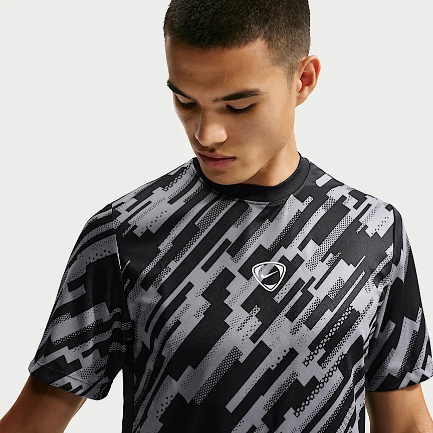 NIKE アカデミー+ — メンズ Dri-FIT サッカー ショートスリーブ トップ