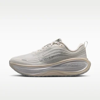 NIKE Vomero Plus SE — Women's Road Running Shoes