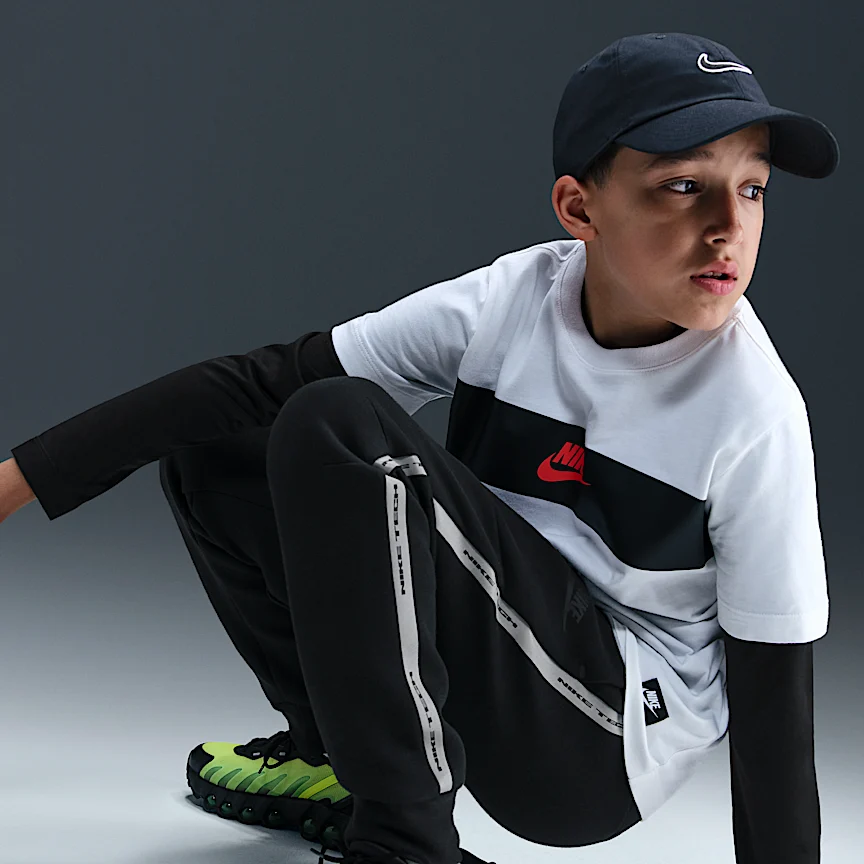 NIKE スポーツウェア テック フリース — ジュニア ジョガー リフレクティブ (再帰反射) デザインのアクセント付き - Image 4