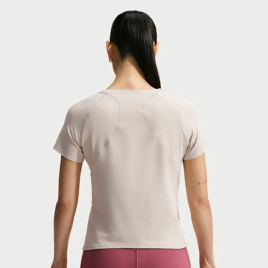NIKE ユニバーサ — ウィメンズ Dri-FIT ショートスリーブ トップ - Image 2