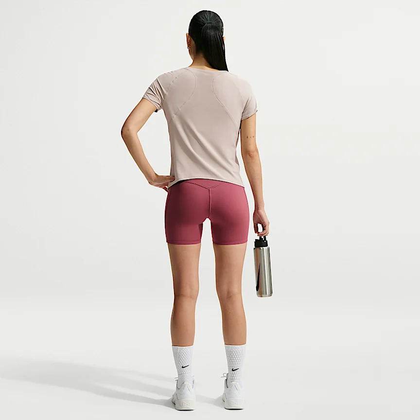 NIKE ユニバーサ — ウィメンズ Dri-FIT ショートスリーブ トップ - Image 5