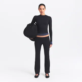 NIKE NikeSKIMS Airy — ウィメンズ ローライズ ミニ フレアパンツ