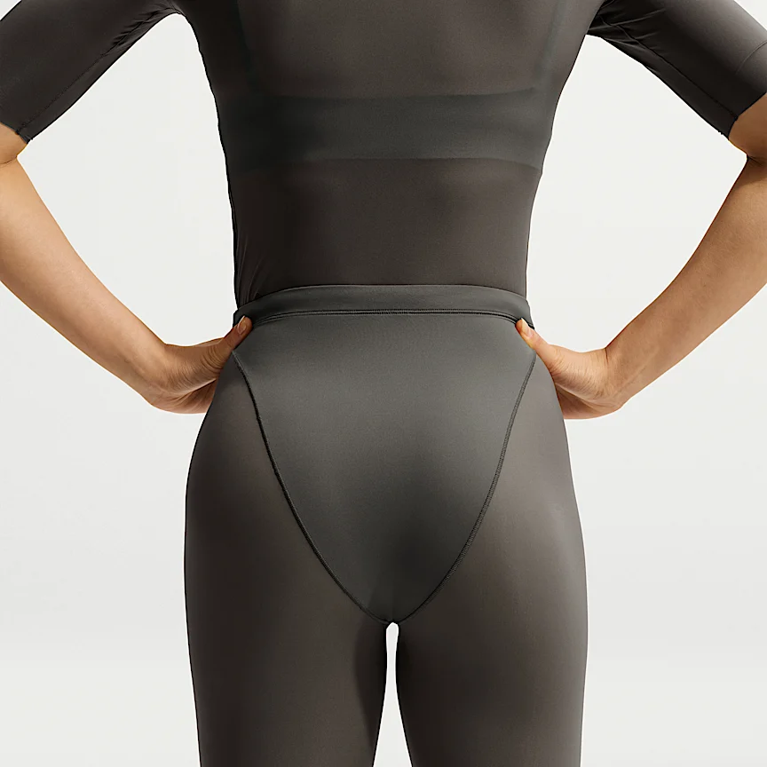 NIKE NikeSKIMS Weightless — Women's High-Waisted V-Panel Leggings - Image 3