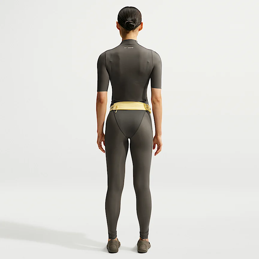 NIKE NikeSKIMS Weightless — Women's High-Waisted V-Panel Leggings - Image 5