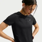 NIKE スウィフト — ウィメンズ Dri-FIT ショートスリーブ ランニングトップ