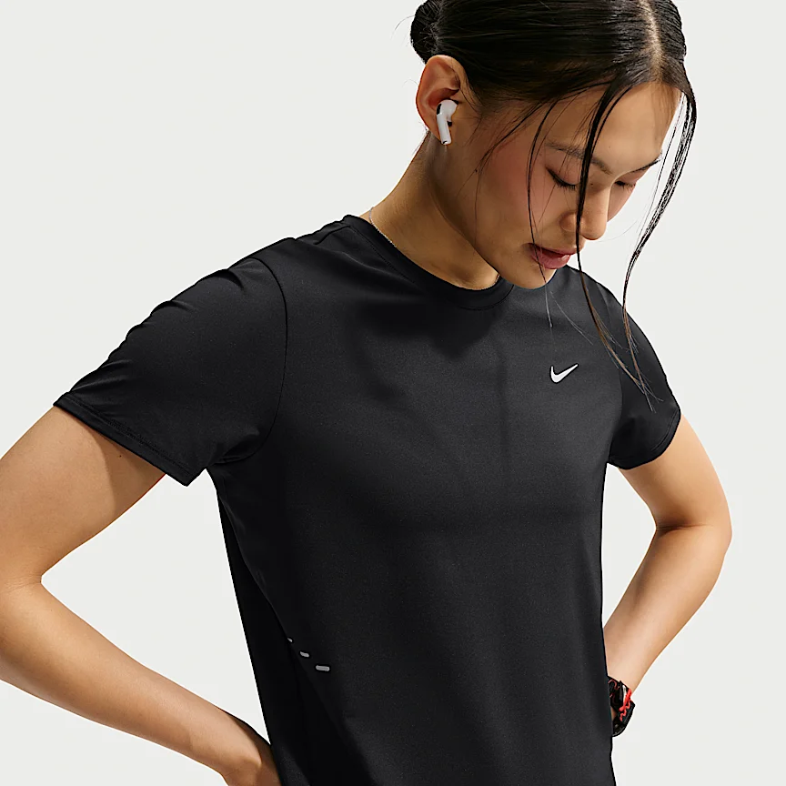 NIKE スウィフト — ウィメンズ Dri-FIT ショートスリーブ ランニングトップ