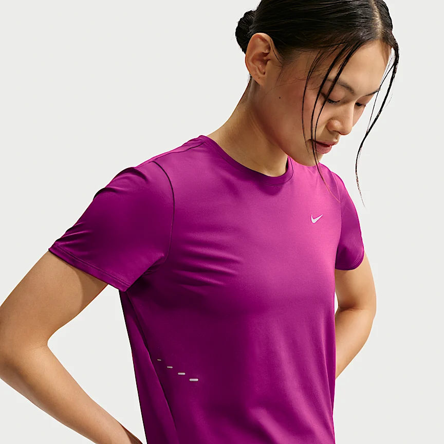 NIKE スウィフト — ウィメンズ Dri-FIT ショートスリーブ ランニングトップ