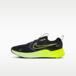 NIKE コズミック ランナー — ジュニア ランニングシューズ