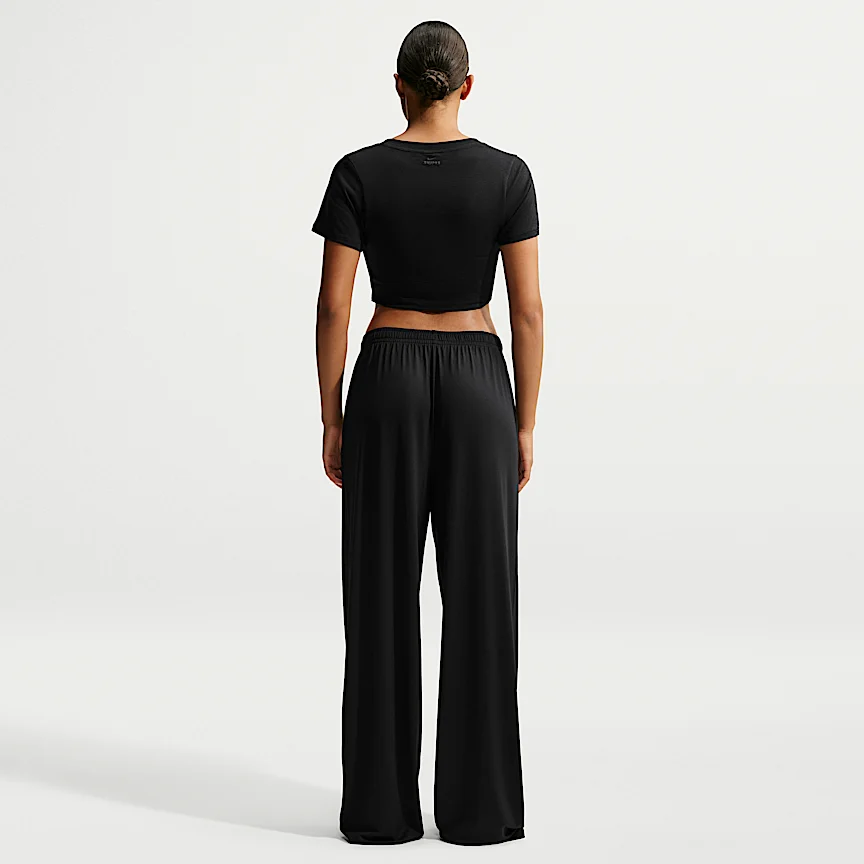 NIKE NikeSKIMS パフォーマンス コットンブレンド — ウィメンズ Vネック クロップド ツイスト ショートスリーブ トップス - Image 5