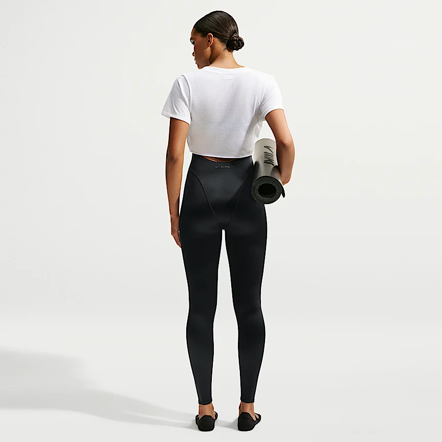 NIKE NikeSKIMS パフォーマンス コットンブレンド — ウィメンズ Vネック クロップド ツイスト ショートスリーブ トップス - Image 5
