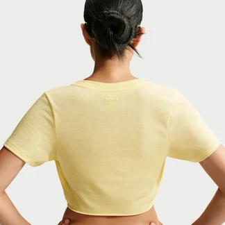 NIKE NikeSKIMS パフォーマンス コットンブレンド — ウィメンズ Vネック クロップド ツイスト ショートスリーブ トップス
