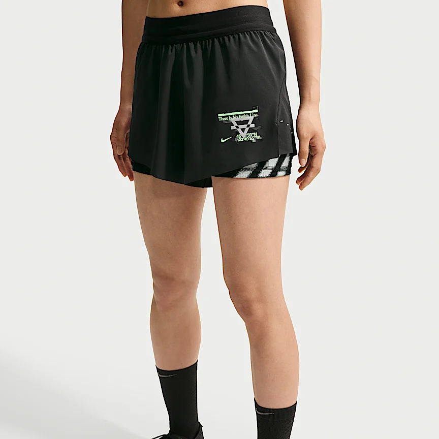 NIKE スウィフト — ウィメンズ Dri-FIT ミッドライズ 2イン1 ランニングショートパンツ - Image 2