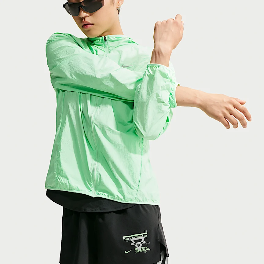 NIKE スウィフト — ウィメンズ Dri-FIT ミッドライズ 2イン1 ランニングショートパンツ - Image 4