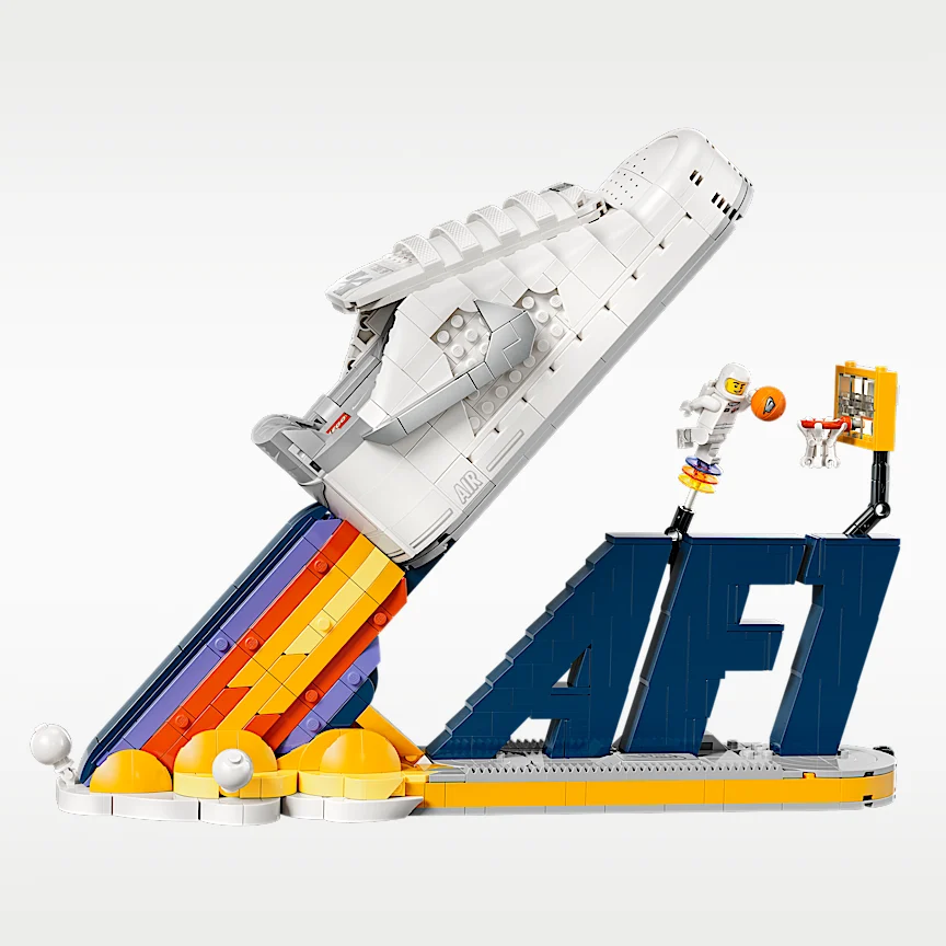 NIKE エア フォース 1 x LEGO® コレクション — スニーカー組立キット 限定ミニフィギュア付き
