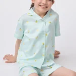 GU GIRLSサテンパジャマ(半袖&ショートパンツ)(レモン)