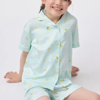 GU GIRLSサテンパジャマ(半袖&ショートパンツ)(レモン)