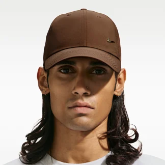 NIKE Dri-FIT Club — Unstructured Metal Swoosh Cap
